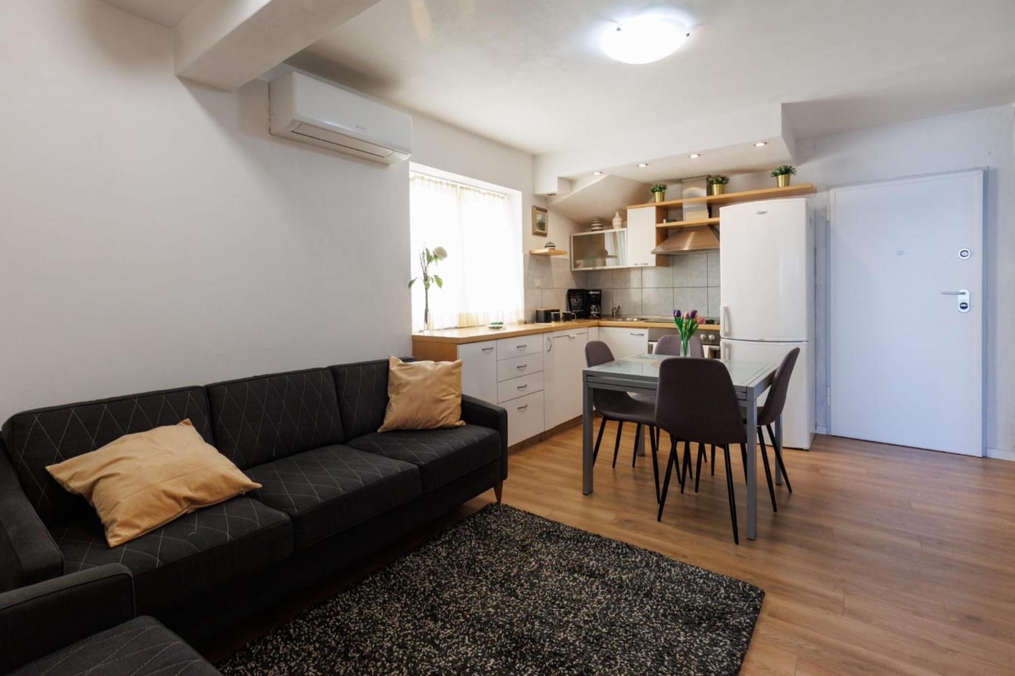 Apartment Banjo Polo Split Luaran gambar